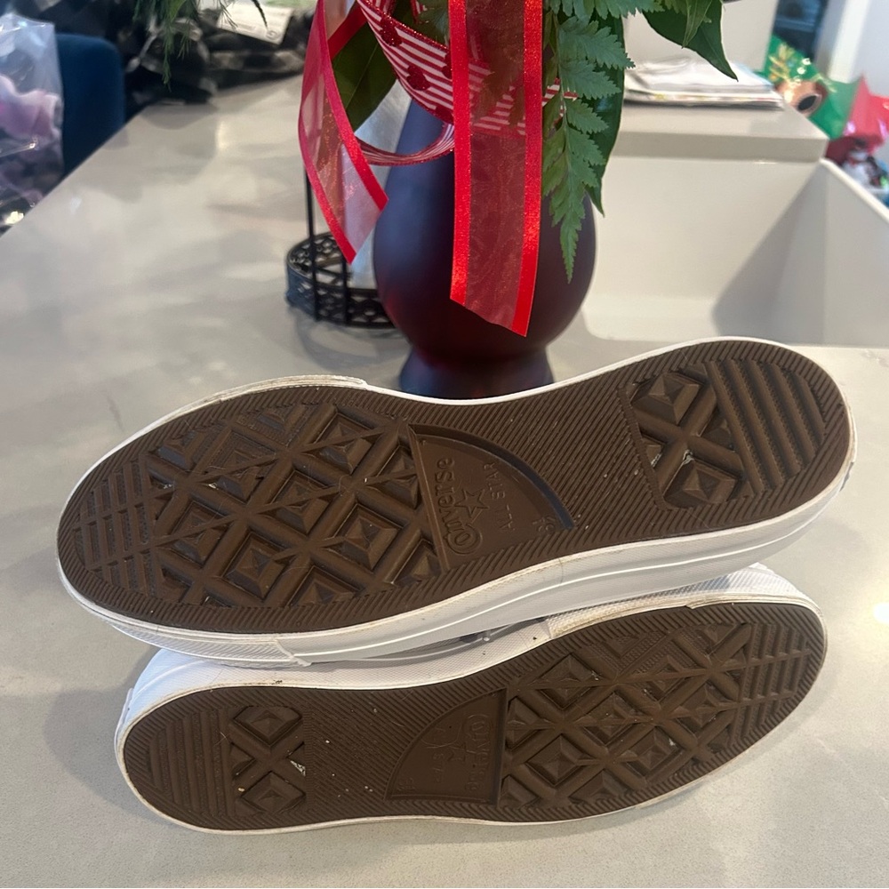 Converse Stylish Floral Platform High-Top Sneakers - Picture 6 of 7